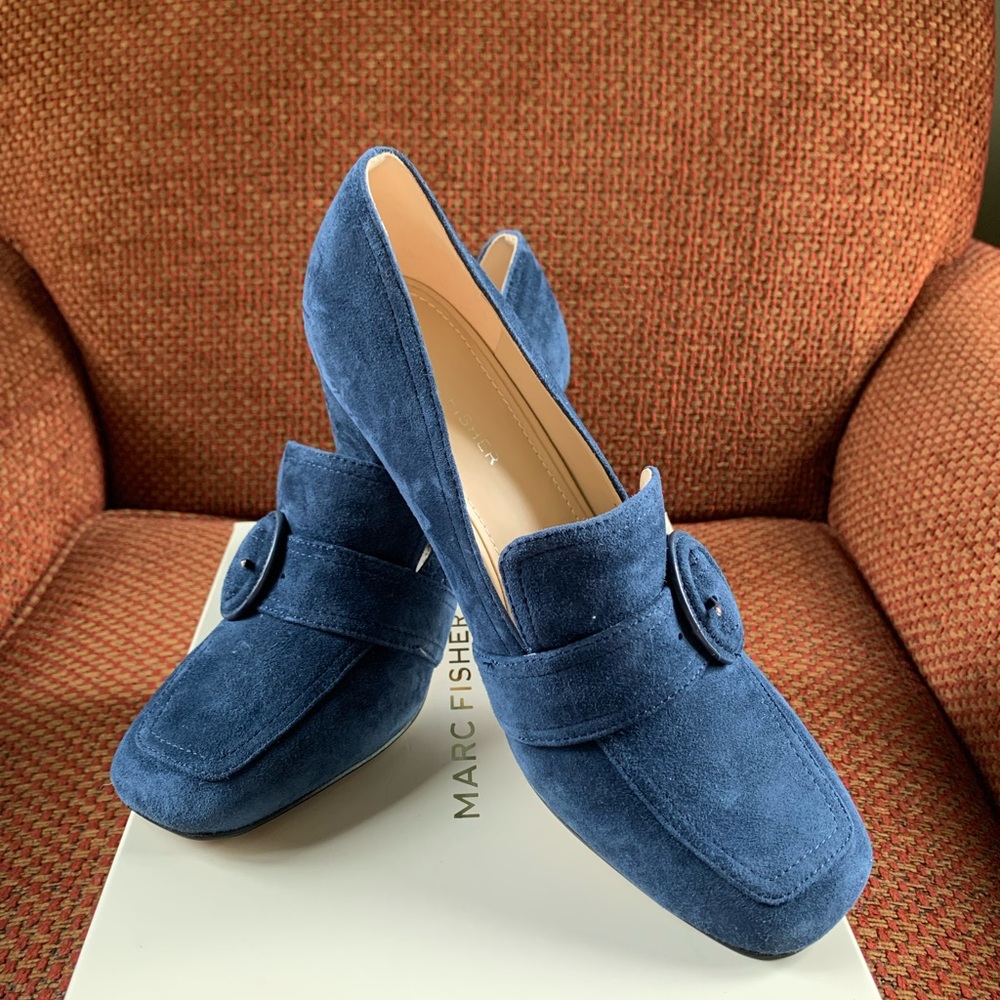Marc Fisher Garlan blue suede shoe